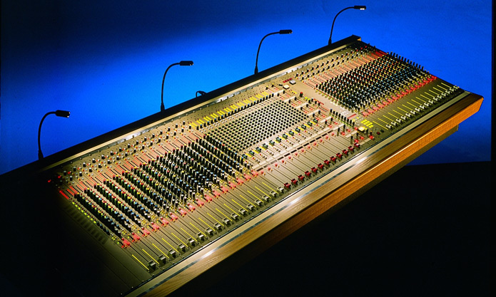 Cadac F-Type 高性能现场扩声调音台
